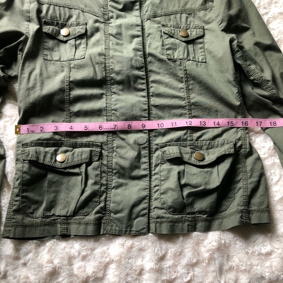 •Lightweight Jacket• - Picture 6 of 8